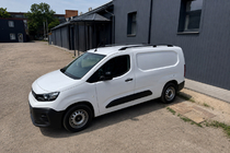 Citroen Berlingo/Multispace 2018- Barres longitudinales de toit noires (design turc) Standard, pieds en plastique photo 6