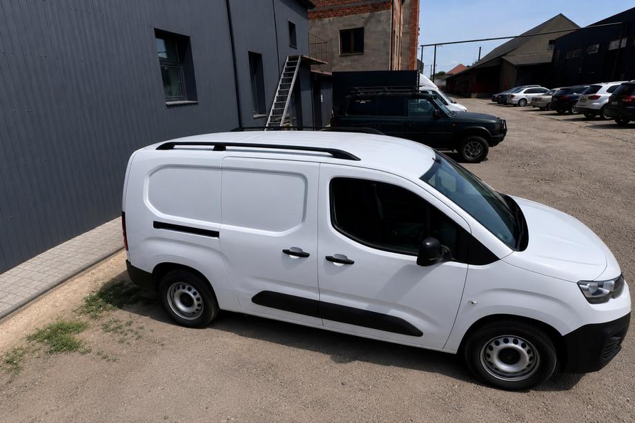 Citroen Berlingo/Multispace 2018- Barres longitudinales de toit noires (design turc) Standard, pieds en plastique Image