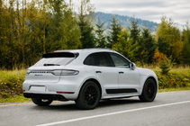 Porsche Macan 2014-2024 Barres longitudinales de toit intégrées noires OEM (Aluminium, montage par collage) photo 1