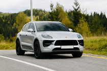 Porsche Macan 2014-2024 Barres longitudinales de toit intégrées noires OEM (Aluminium, montage par collage) photo 2