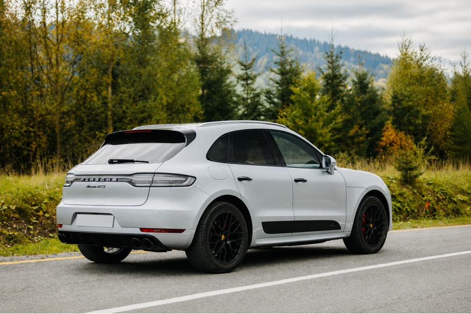 Porsche Macan 2014-2024 Barres longitudinales de toit intégrées noires OEM (Aluminium, montage par collage) Image