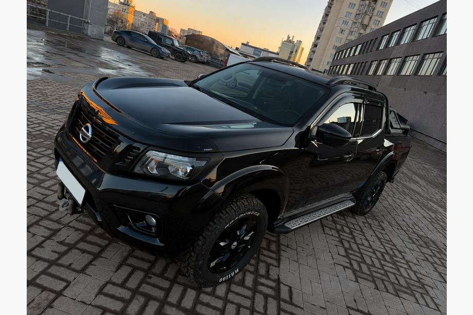Nissan Navara/NP300 2016- Barres longitudinales de toit OEM noires (plastique ABS, pose par collage) Image
