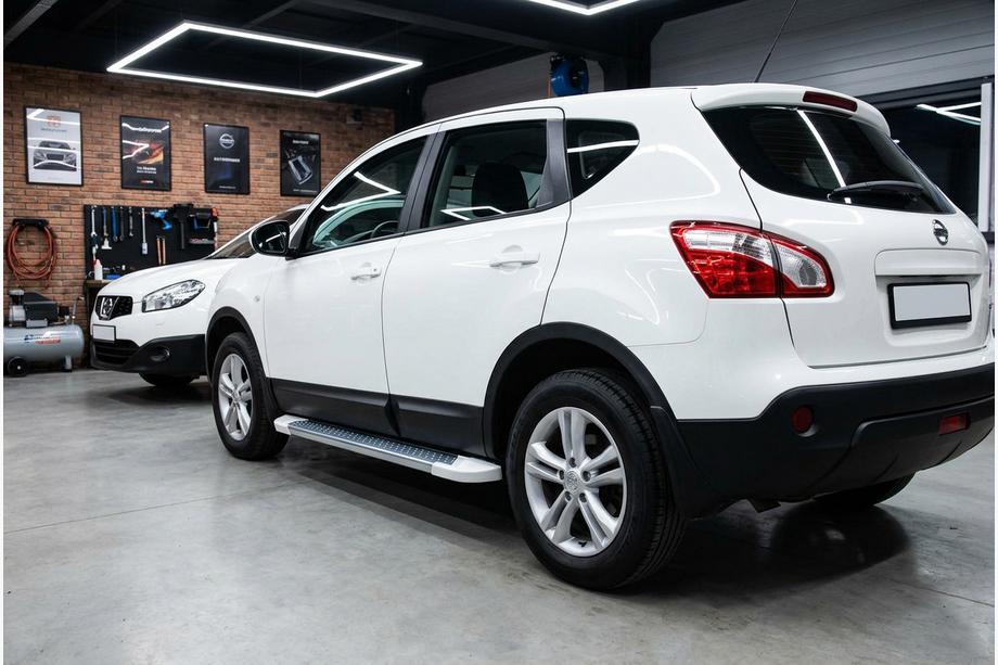 Nissan Qashqai 2007-2010 Marchepieds Latéraux Allmond White (2 pcs, Aluminium) Image