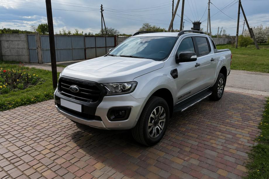 Ford Ranger 2011–2022 Barres longitudinales de toit OEM noires (plastique ABS, pose par collage) Image
