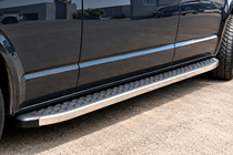 Volkswagen T5 Caravelle 2004-2010 Marchepieds Latéraux BlackLine (2 pcs, Aluminium) Empattement Court photo 1