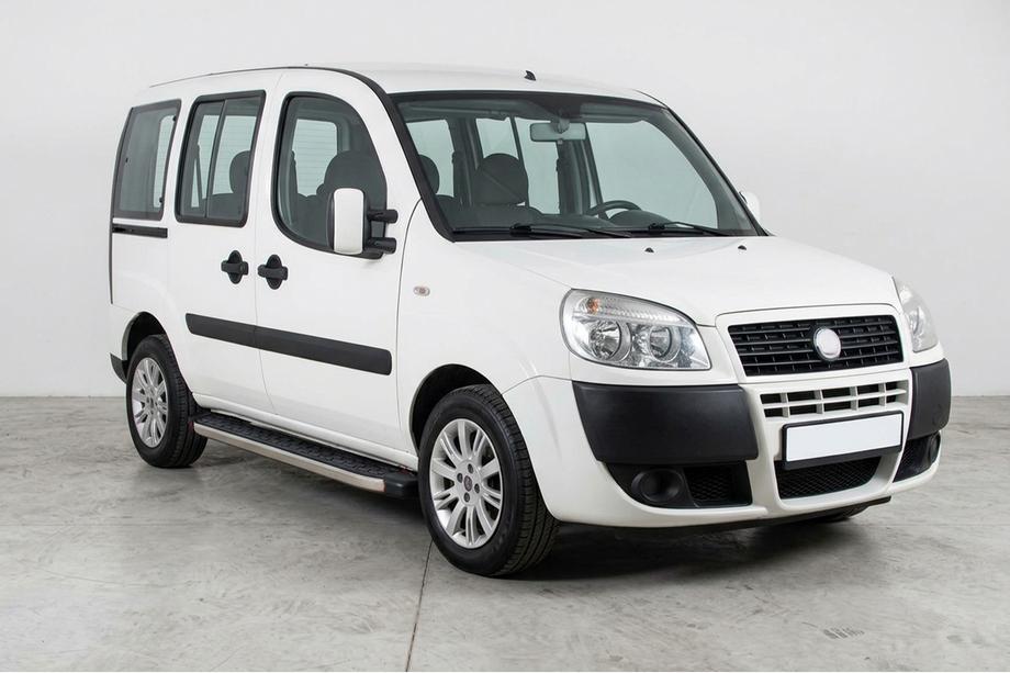 Fiat Doblo I 2005-2010 Marchepieds Latéraux BlackLine (2 pcs, Aluminium) Image