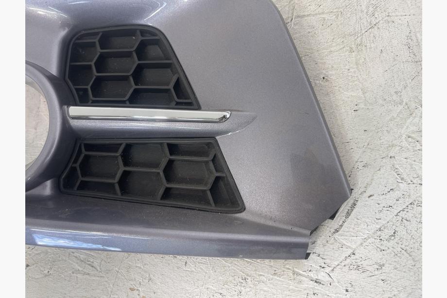 Lexus LX570/450d 2008-2022 Déstockage ! Grille gauche d'antibrouillard F-Sport (2012-2015) Photo 3