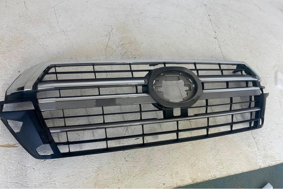 Toyota Land Cruiser 200 2007-2021 Déstockage Calandre 2016-2021 (design 2019) Photo 4