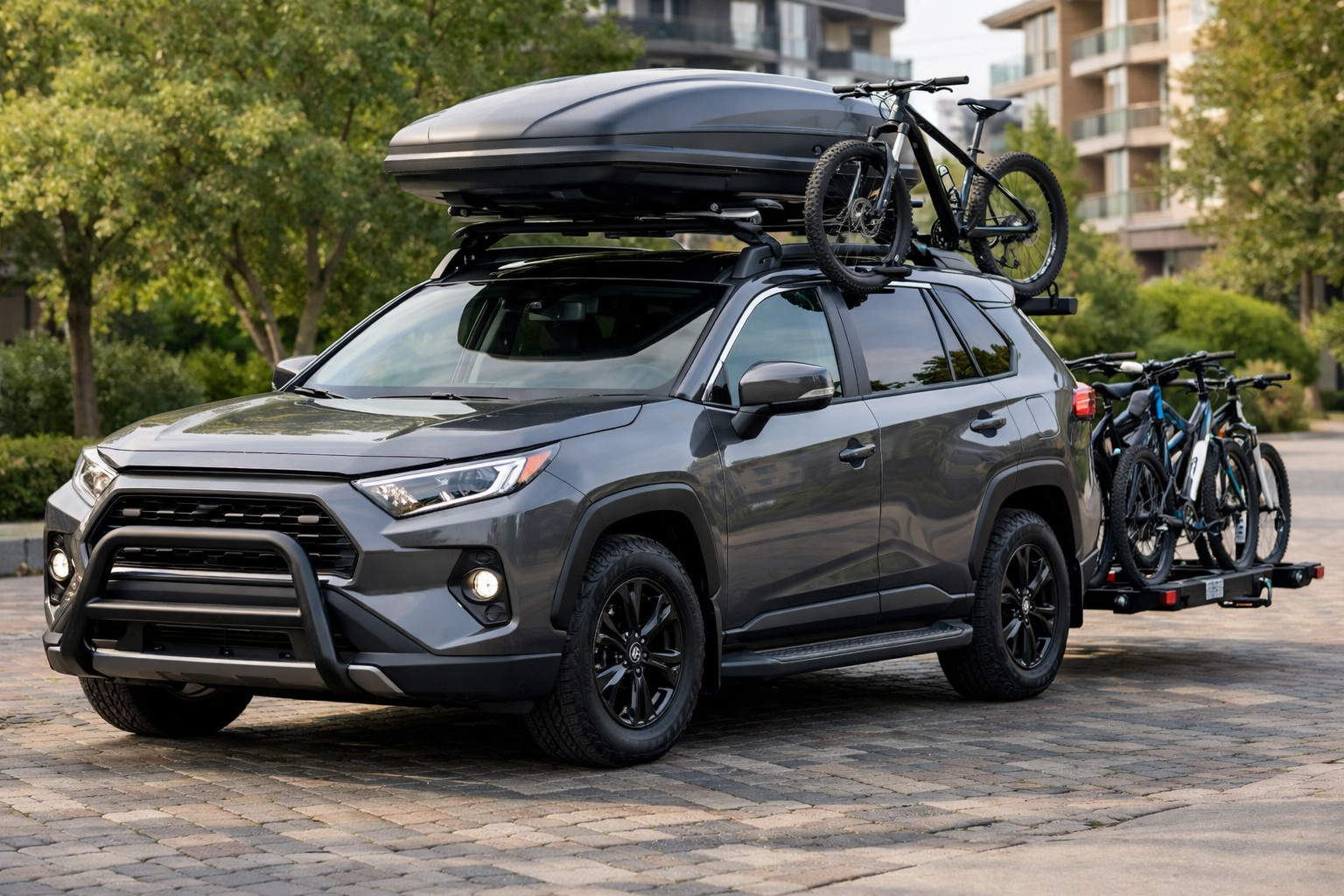 Que mettre sur un Toyota RAV4 2019+ après l’achat pour la ville et les voyages en famille