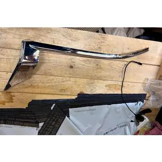 Déstockage paupière de phare gauche (1 pc, pour LED) Toyota Land Cruiser Prado 150 2009-2023 photo 2
