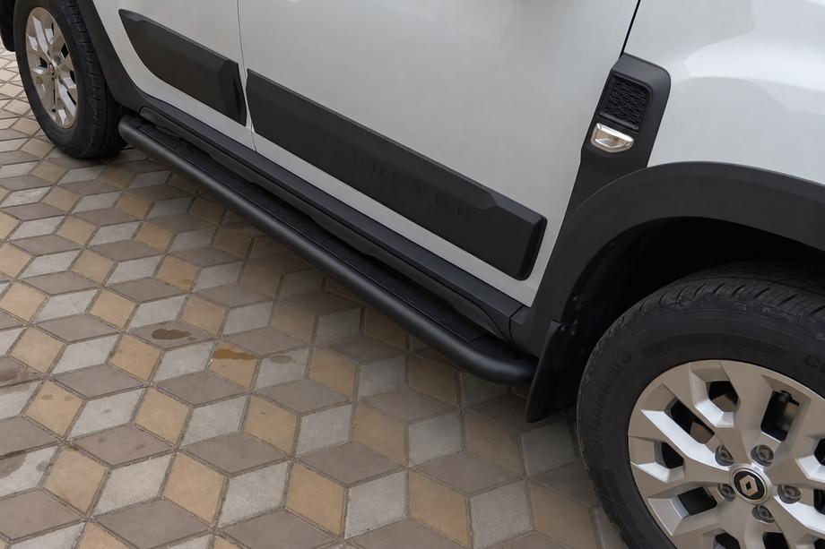 Dacia Duster 2018-2024 Marchepieds latéraux Premium (2 pcs, inox) Black Ø60 Photo 2