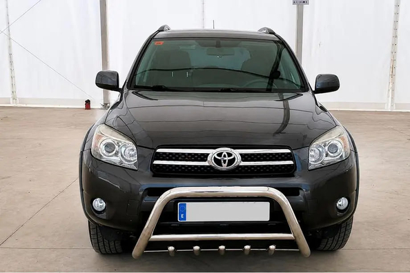 Installation complète de protections sur Toyota RAV4 : pare-buffle avant, marchepieds et arceau arrière Photo 1