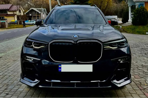 BMW X7 G07 : tuning carbone du pare-chocs avant et calandre LED Photo 2