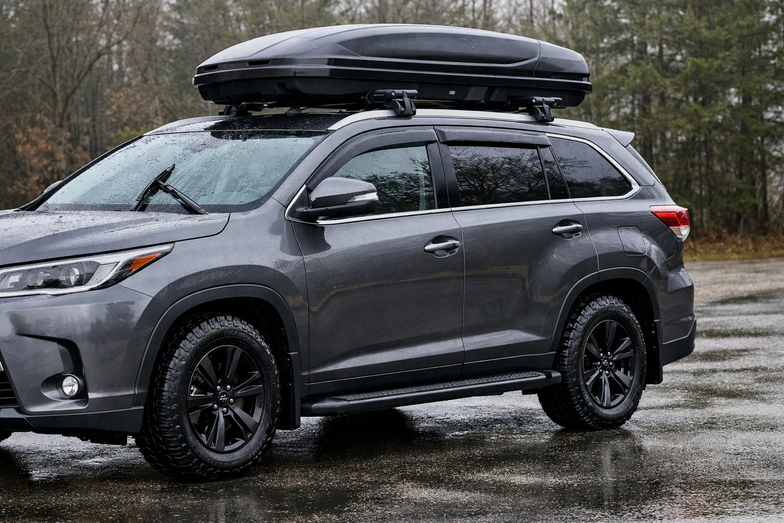 Quoi équiper sur votre auto pour la pluie, la neige et une route plus sereine