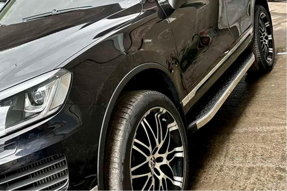 Volkswagen Touareg 2010-2018 Marchepieds Latéraux BlackLine (2 pcs, Aluminium) Image