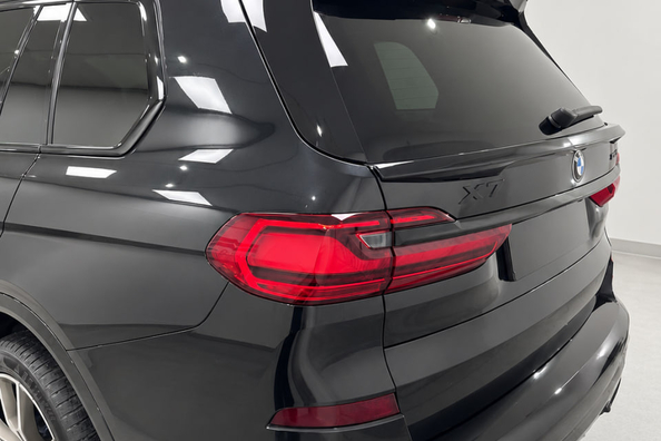 BMW X7 G07 2019–2022 : installation du kit carrosserie Paradigm Black Knight V2 sur M-Sport — nos réalisations