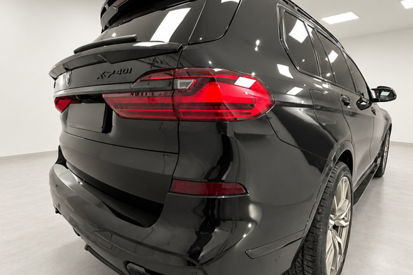 BMW X7 G07 2019–2022 : installation du kit carrosserie Paradigm Black Knight V2 sur M-Sport — nos réalisations Photo 5