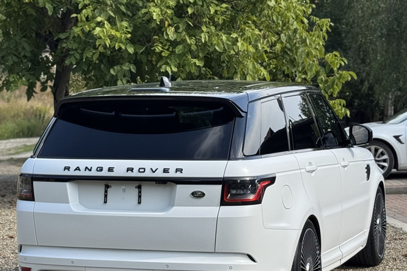 Range Rover Sport L494 2018–2022 : pose du kit carrosserie SVR – nos réalisations Photo 14