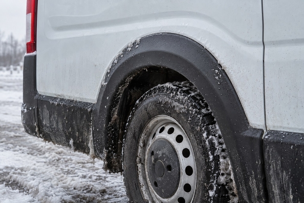 Baguettes et élargisseurs d’ailes en hiver : la carrosserie rouille-t-elle dessous et comment les poser sans sel Photo 2
