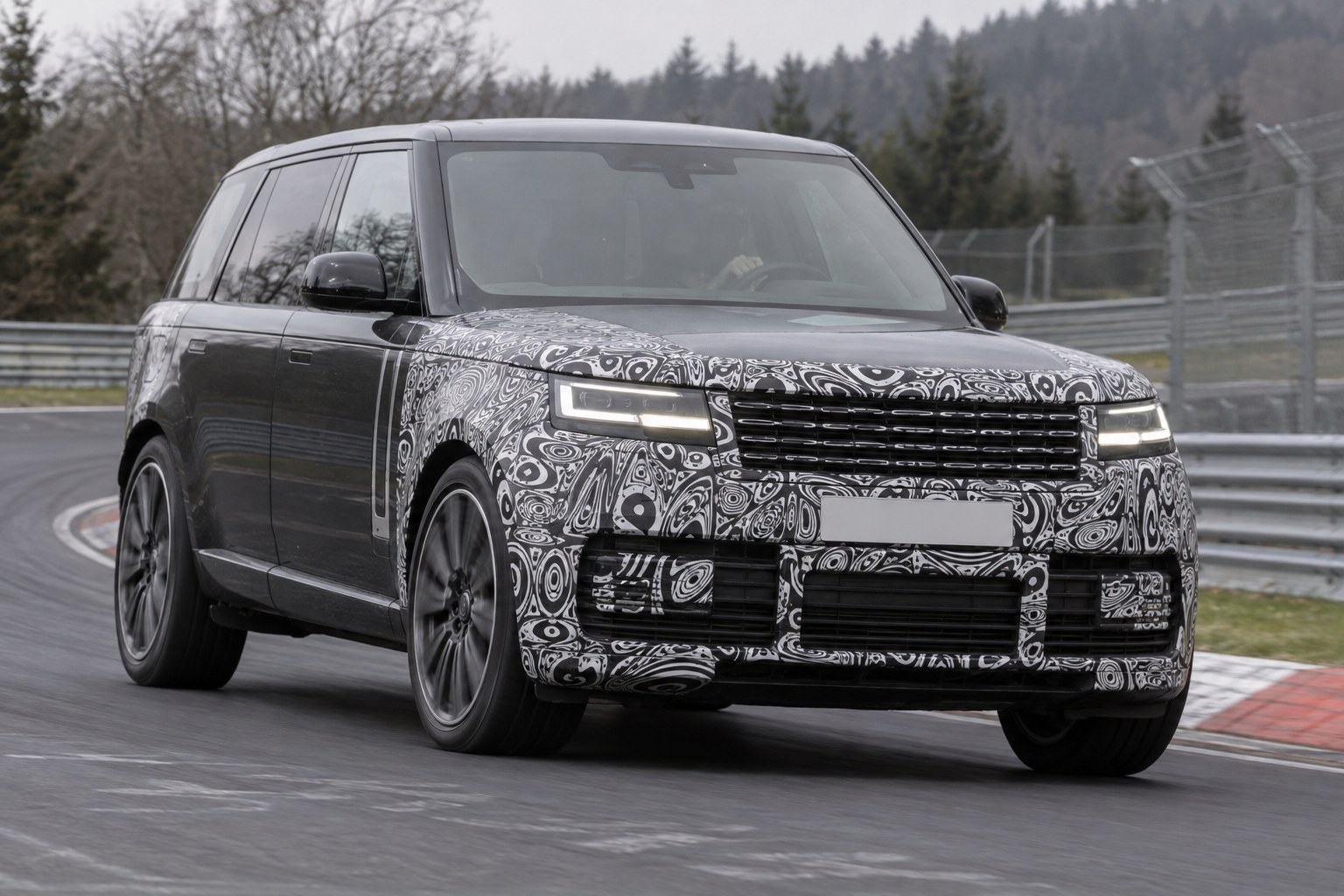 Range Rover restylage 2027 : ce qui change sur le L460, sur le modèle du Range Rover électrique