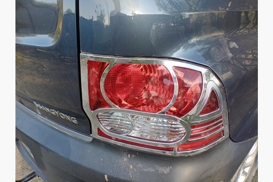 SsangYong Action 2005-2018 Couvre-feux Arriere Chromes (2 pcs, plastique) Image