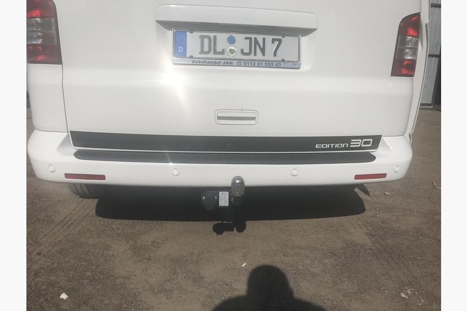 Volkswagen T5 Caravelle 2004-2010 Protection de pare-chocs arrière avec rebord (plastique ABS) Mat Photo 3