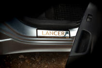 Mitsubishi Lancer X 2008- Seuils de porte inox Carmos 4 pièces photo 3
