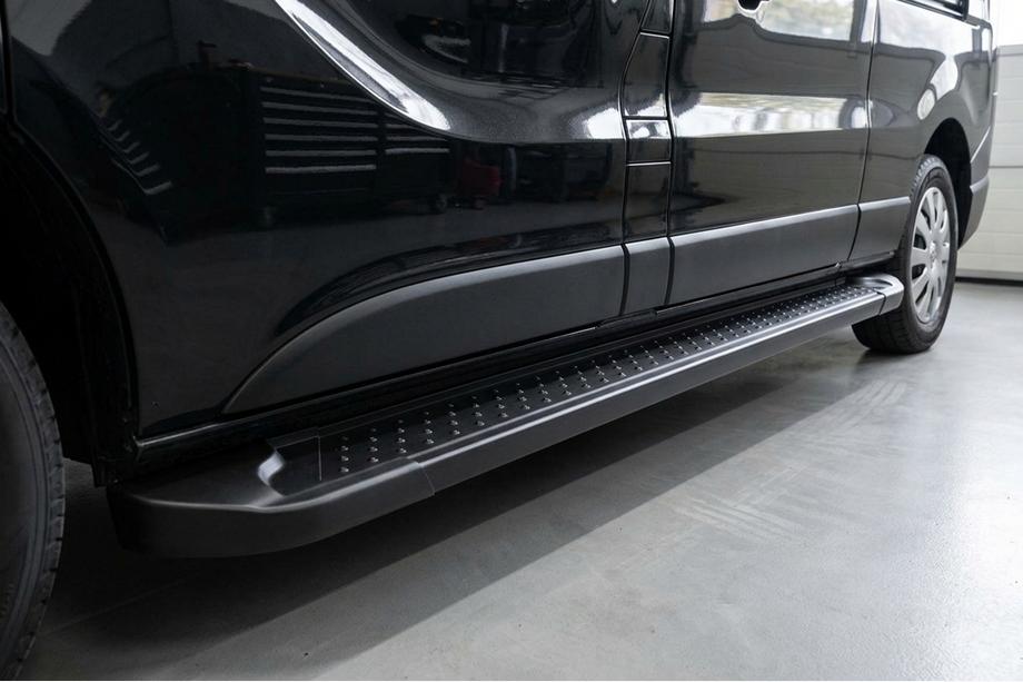 Renault Trafic 2015- Marchepieds Latéraux Allmond Black (2 pcs, Aluminium) Empattement Long Image