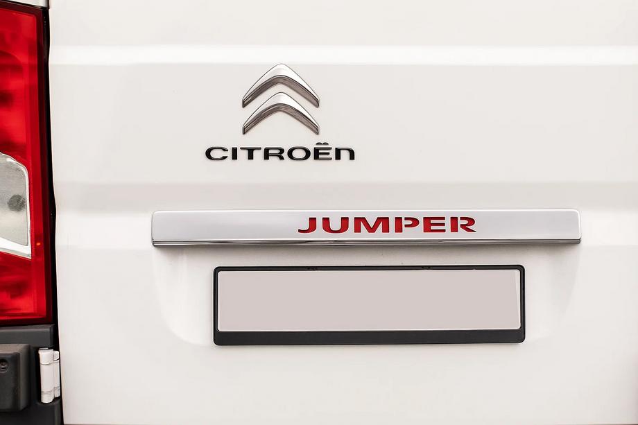 Citroen Jumper 2007-2025 Baguette chromée au-dessus de la plaque avec LED rouge (inox) Image