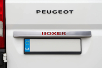 Peugeot Boxer 2006-2025 Baguette chromée au-dessus de la plaque avec LED rouge (inox) photo 1