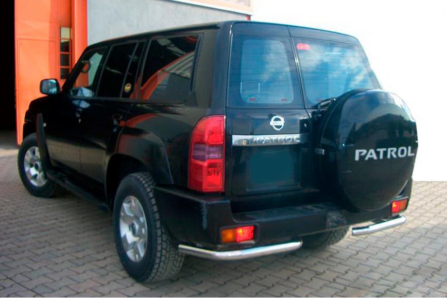 Nissan Patrol Y61 1997-2011 Barres d'angle arrières AK003 (2 pcs, inox) Image