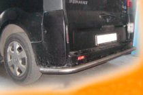 Renault Trafic 2001–2015 Protection arrière avec coins (inox) photo 2