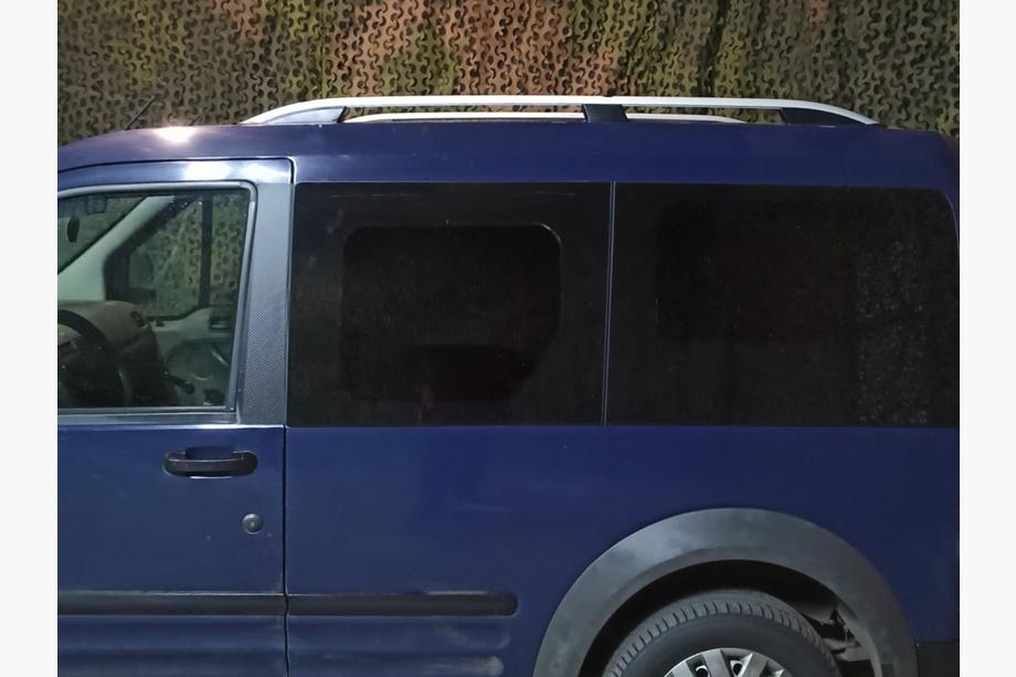 Ford Connect 2006–2009 Barres de toit CROWN (gris mat) Empattement Court Photo 3