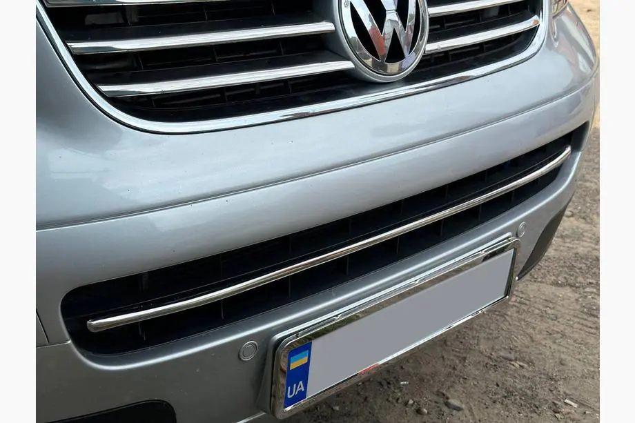 Volkswagen T5 Multivan 2003–2010 Enjoliveur de calandre inférieure (inox) Image