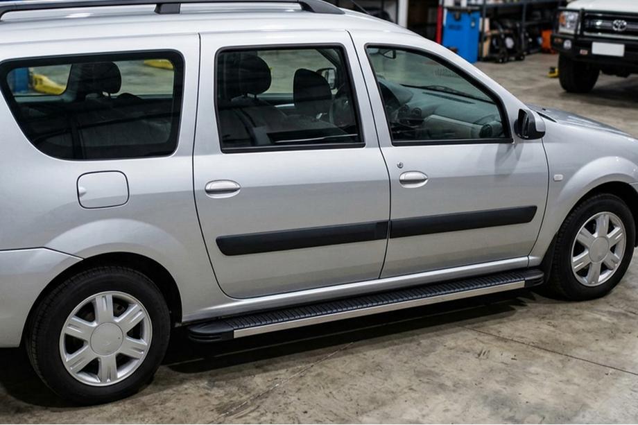 Dacia Logan MCV 2004-2014 Marchepieds Latéraux Maya V1 (2 pcs, Aluminium) Image