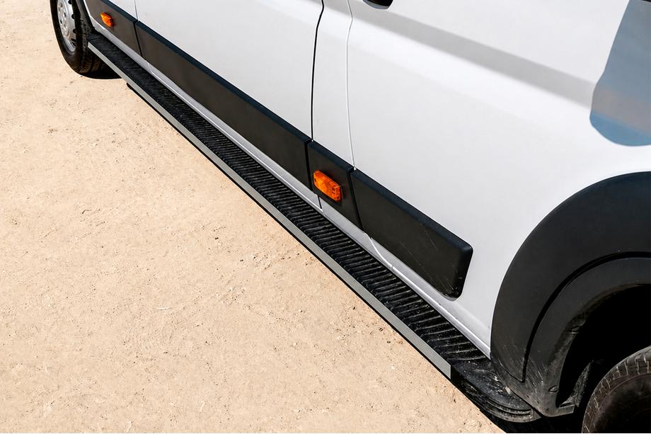 Fiat Ducato 2006-2025 Marchepieds Latéraux Maya (2 pcs, Aluminium) Image