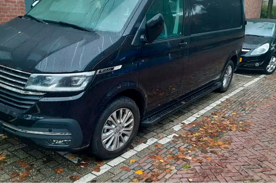 Volkswagen T6 2015-2024 Marchepieds Latéraux Allmond Black (2 pcs, Aluminium) Empattement Court Photo 1