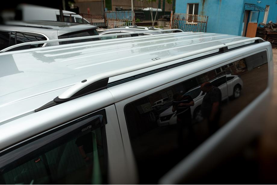 Volkswagen T6 2015-2024 Barres de toit CROWN (gris mat) Image