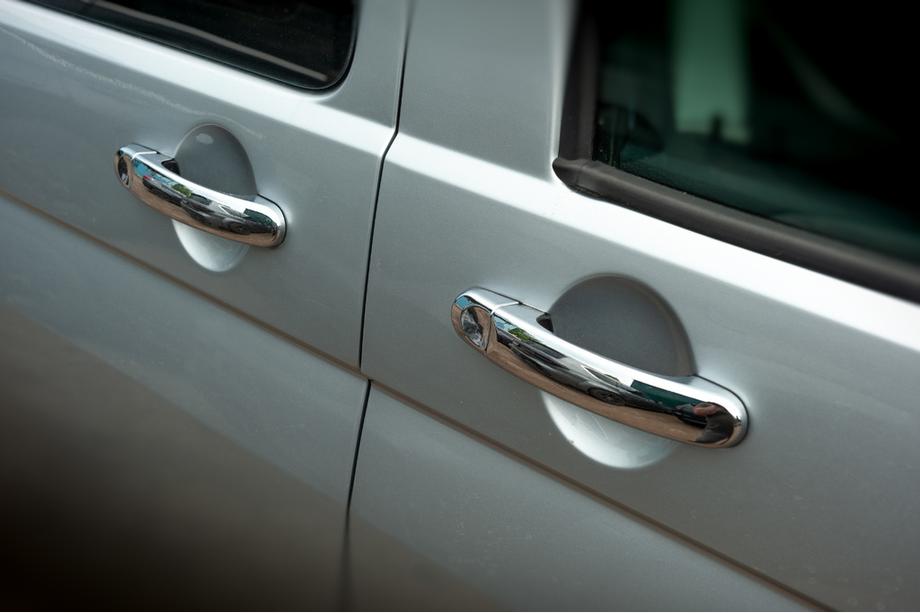 Volkswagen T6 2015-2024 Couvre-poignées de Porte en Acier Inoxydable 4 pièces. OmsaLine - Acier Inoxydable Italien Image