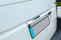 Volkswagen T4 Caravelle/Multivan 1990–2003 Baguette inox au-dessus de la plaque d'immatriculation photo 1