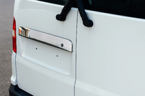 Volkswagen T5 Multivan 2003–2010 Baguette inox au-dessus de la plaque d'immatriculation pour portes arrière battantes Carmos - Acier Inoxydable Turc photo 1