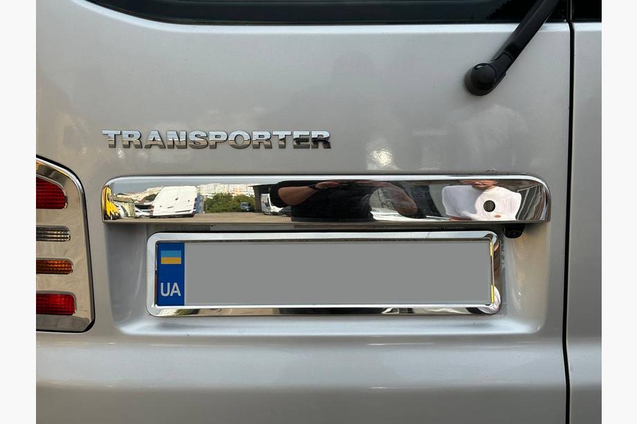 Volkswagen T5 Multivan 2003–2010 Baguette inox au-dessus de la plaque d'immatriculation pour portes arrière battantes OmsaLine - Inox Italien Photo 8