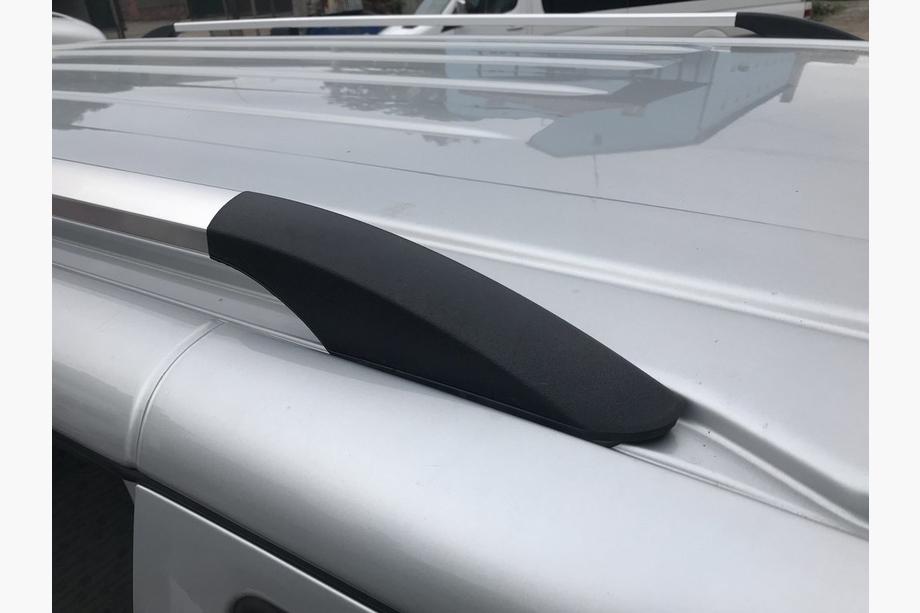 Volkswagen T5 Transporter 2003-2010 Barres de Toit Chromées Base courte, pieds en plastique Photo 3