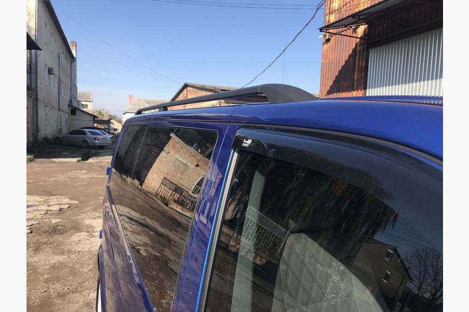 Volkswagen T5 Transporter 2003-2010 Barres de Toit Noires Base courte, pieds en plastique Photo 5