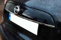 Nissan Juke 2010-2019 Baguette chromée au-dessus de la plaque d'immatriculation (inox) OmsaLine - Inox Italien photo 3