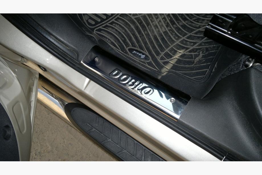 Fiat Doblo I 2005-2010 Couvre seuils intérieurs (Omsa, inox) 4 Portes Photo 3
