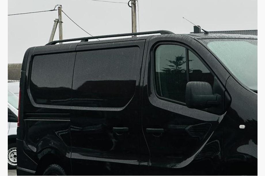 Opel Vivaro 2015-2019 Barres de Toit Noires Image