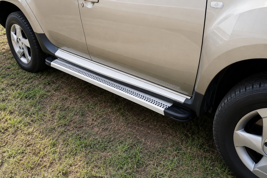 Dacia Duster 2008-2018 Marchepieds Latéraux Maya V2 (2 pcs, Aluminium) Image