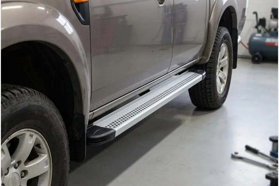 Ford Ranger 2007-2011 Marchepieds Latéraux Maya V2 (2 pcs, Aluminium) Image