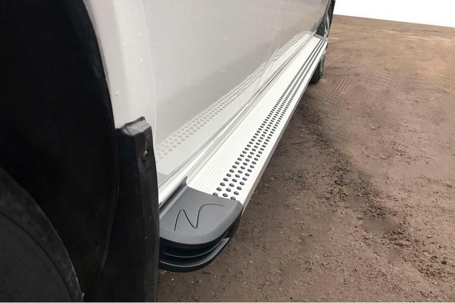 Volkswagen LT 1995-2006 Marchepieds Latéraux Maya V2 (2 pcs, Aluminium) Image